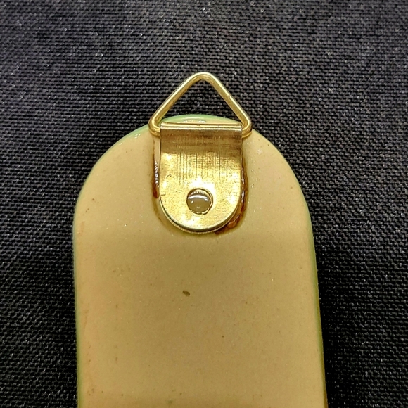 ✨ Green Ceramic Cross with Gold Accents – Elegant Faith Home Decor ✨ - Picture 4 of 4